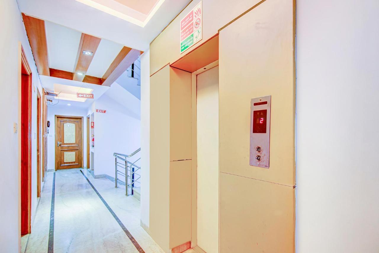 Apra Deluxe Hotel New Delhi