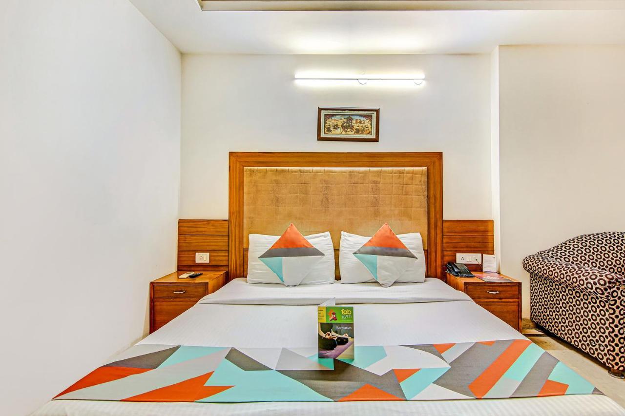 Hotel Apra Deluxe New Delhi